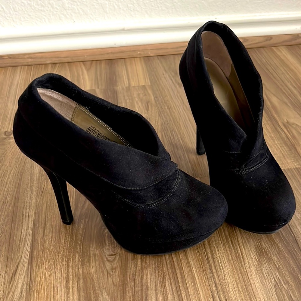 Black Suede High Heels 👠
